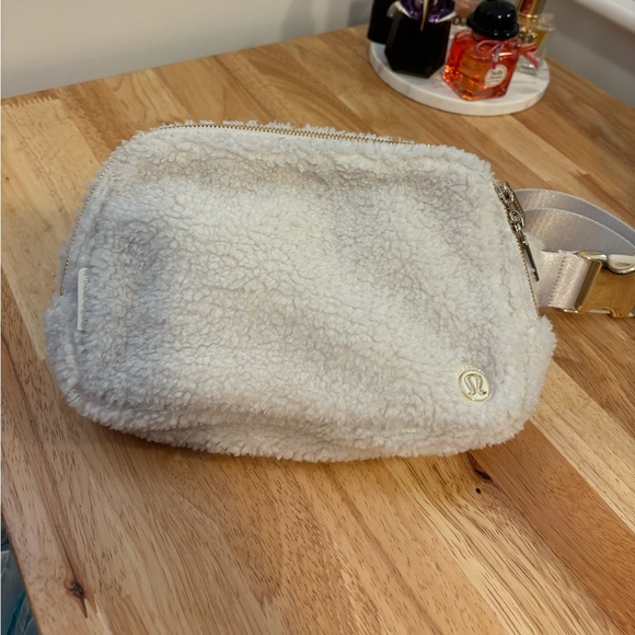 Lululemon Everywhere Belt Bag Large 2L - Picture 1 of 8